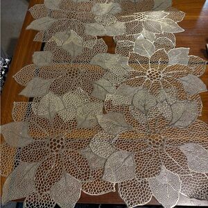 🔴Elegant Gold Floral Lace Placemats